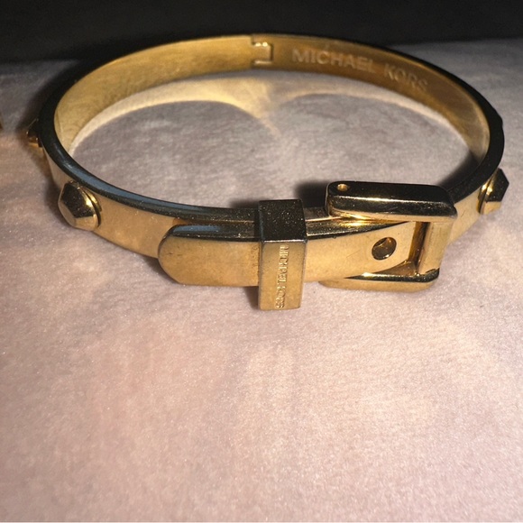 Michael Kors Bangle Buckel Bracelet Set of 2! Gold & Rose Gold - Picture 3 of 5